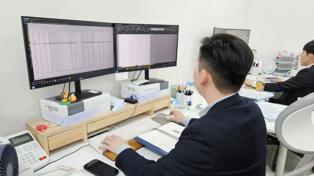 감정평가 수수료를 산정하는 감정평가사의 실제 업무모습
